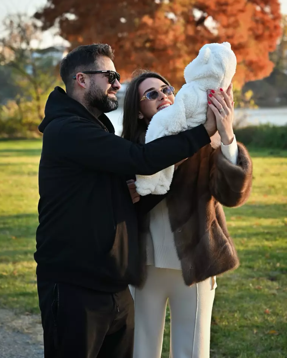 Iustina și Cornel de la Insula Iubirii și-au botezat fetița. Imagini emoționante cu micuța Ivana
