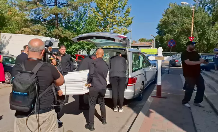 Imagini de la înmormântarea Mădălinei Apostol