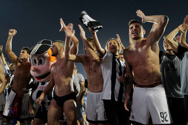 Jucătorii lui Partizan au sărbătorit calificarea în chiloți