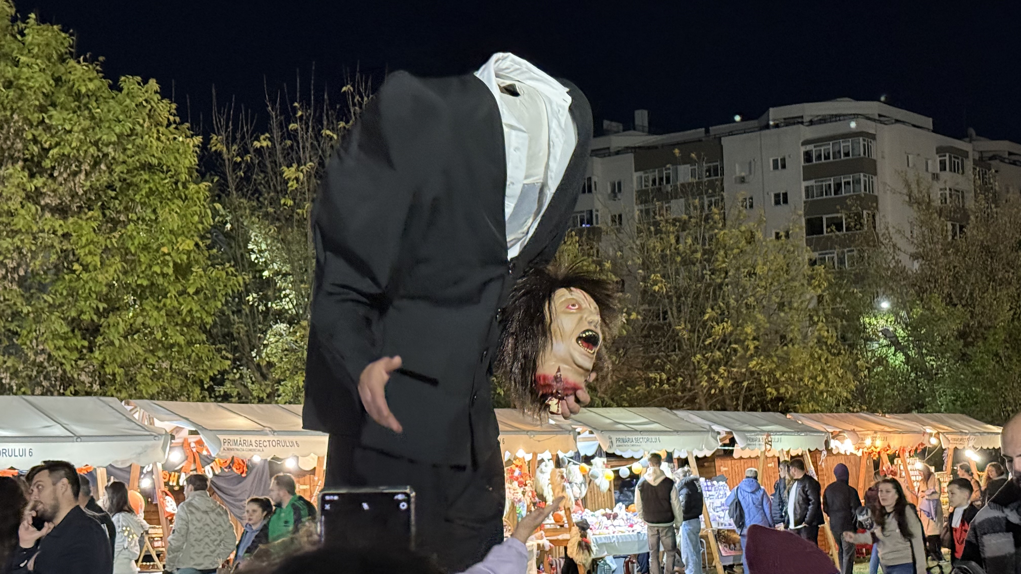 De la autobuzul bântuit la cripta întunecată. Care sunt cele mai înfricoșătoare atracții de la West Side Hallo Fest
