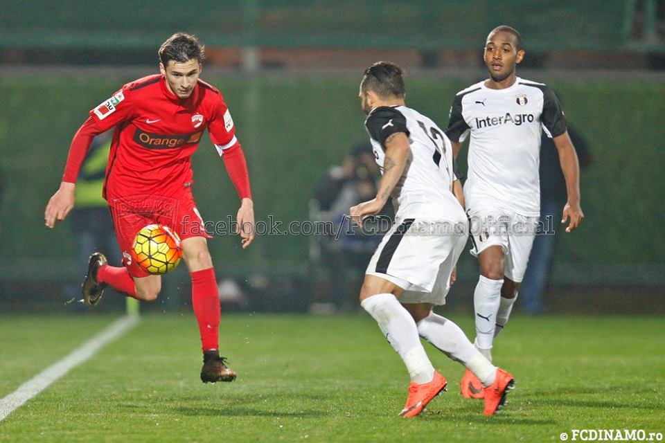 Liga I, etapa a 26-a. Astra - Dinamo 1-1. ^Dorin Rotariu a deschis scorul, Daniel Florea a egalat norocos. Steliano Filip, eliminat. Arbitrul a întrerupt meciul două minute / VIDEO