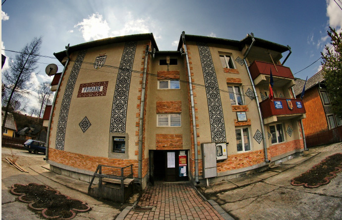 Ciocăneşti, comuna muzeu unde casele sunt încondeiate precum ouăle de Paște