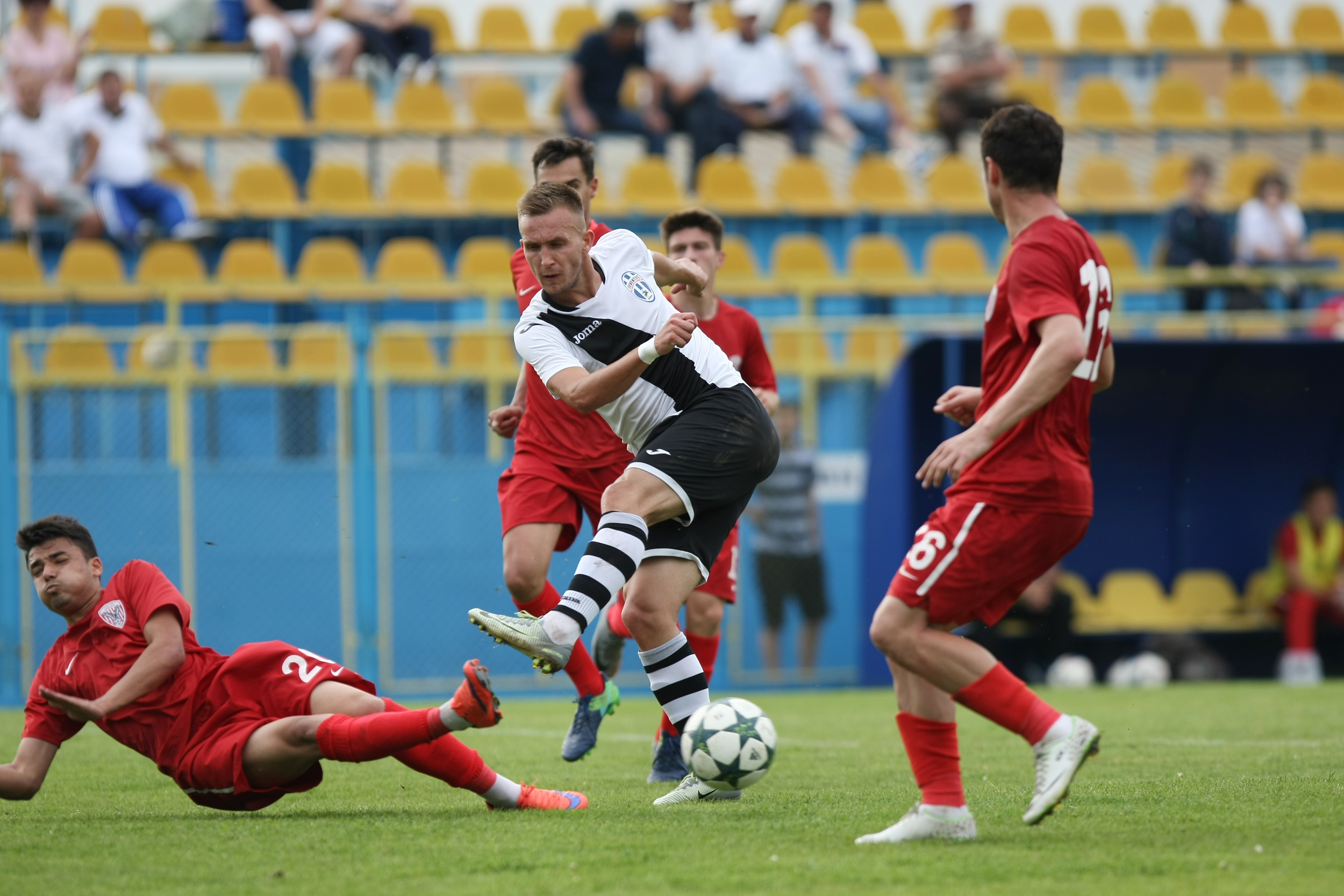 Liga 2, etapa 38. Juventus a sărbătorit promovarea. Sepsi e şi ea în Liga 1, iar UTA merge la baraj. Foresta nu s-a prezentat la Călăraşi! / FOTO