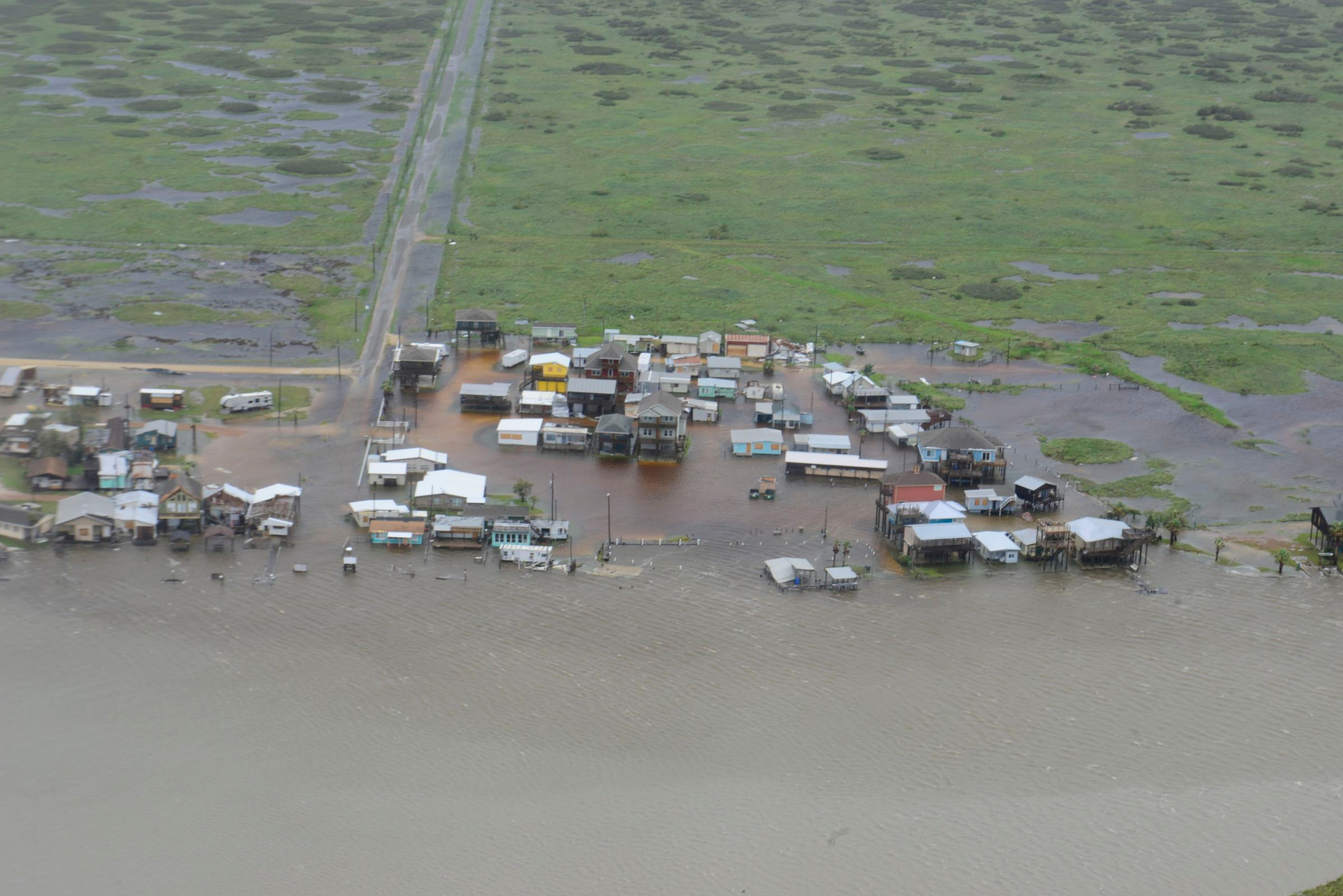 FOTO | Uraganul Harvey crește din nou în intensitate și ar putea lovi a doua oară Houston. Nouă persoane și-au pierdut viața