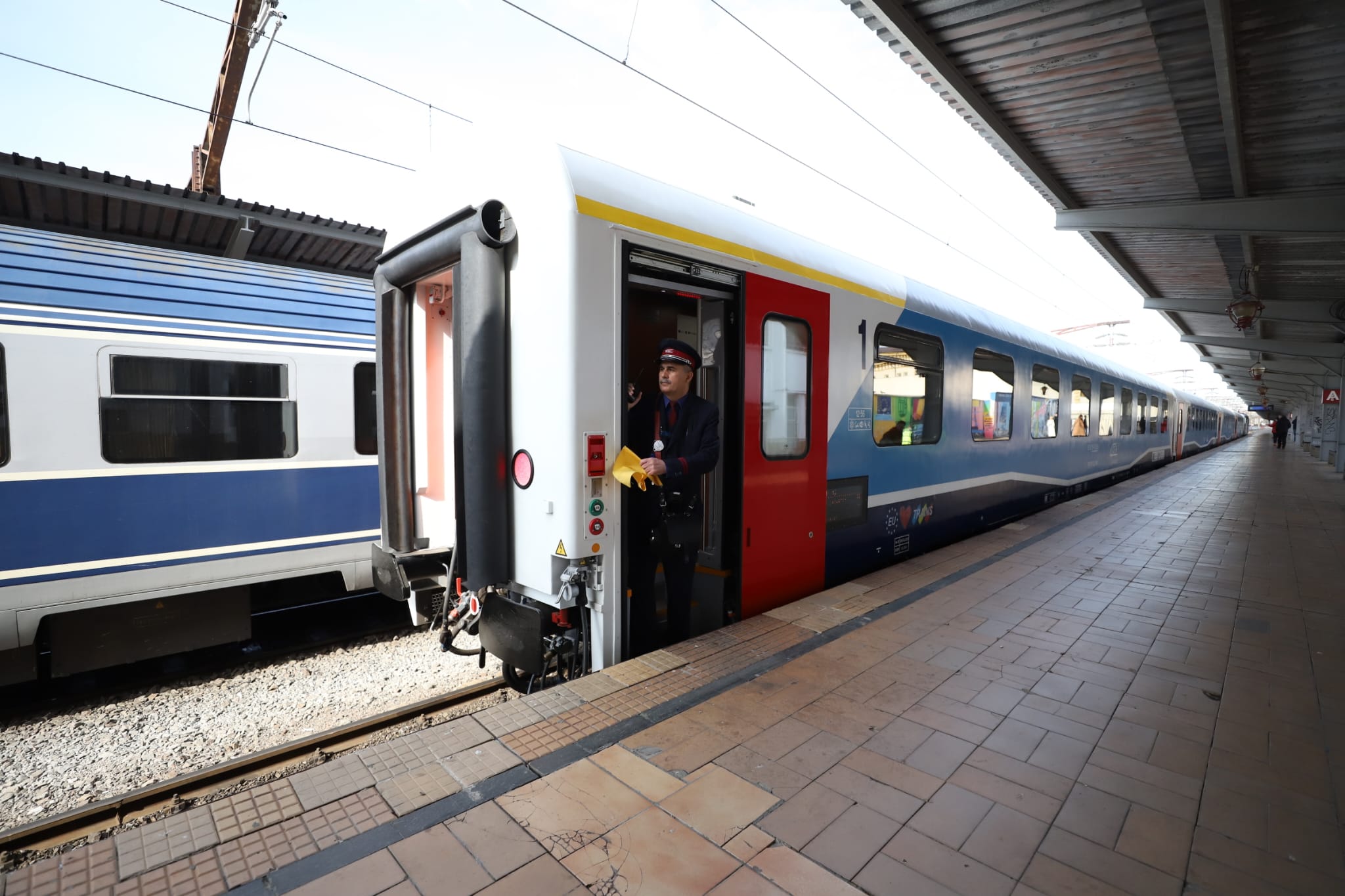Viteză, confort și lift pentru persoane cu dizabilități. Primul tren modernizat complet circulă de astăzi pe ruta București-Constanța
