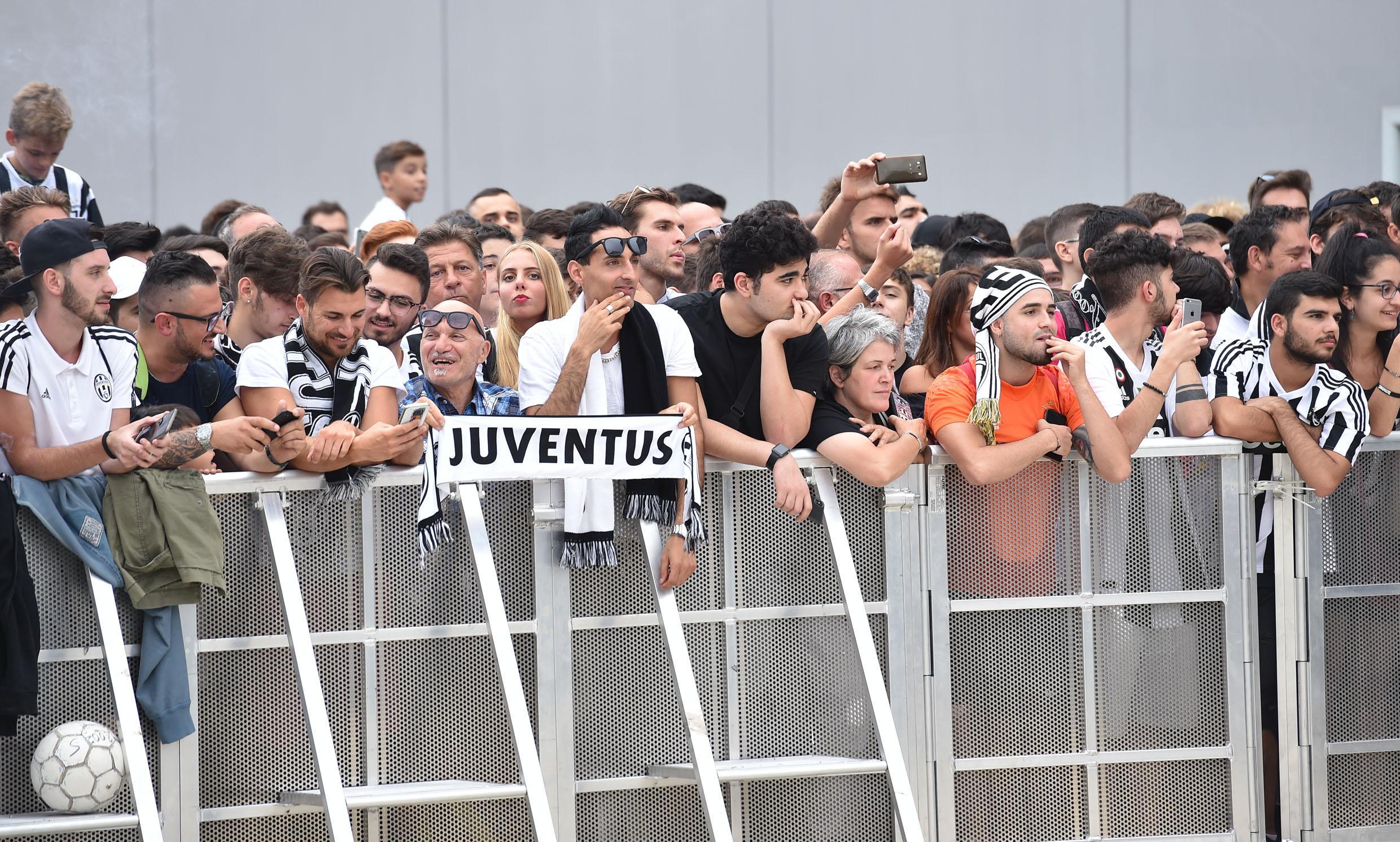 Cristiano Ronaldo a fost prezentat în această seară la Juventus Torino. Primele declarații: ”Vreau Liga Campionilor!” | GALERIE FOTO&VIDEO