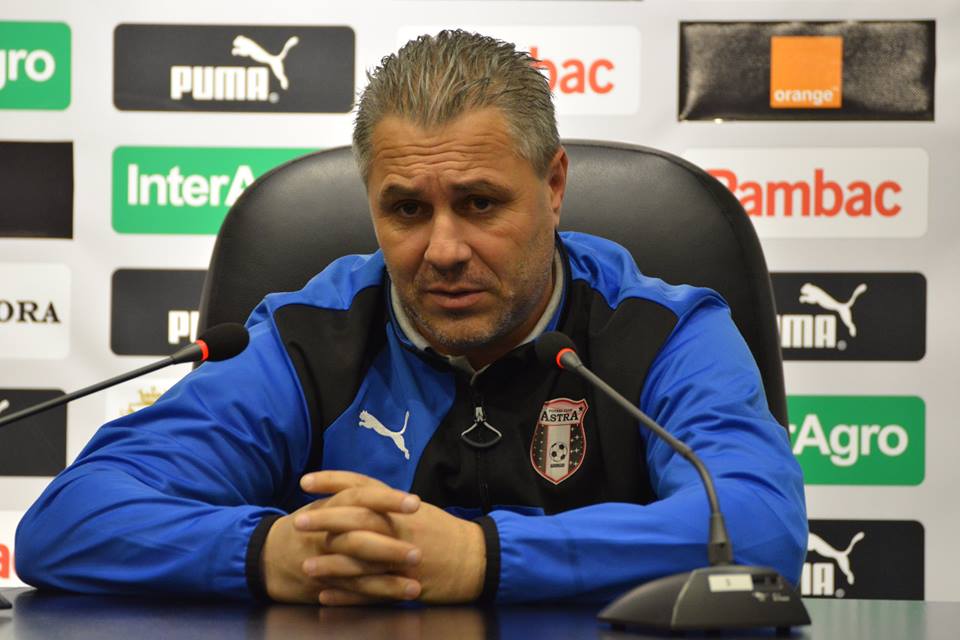 Liga I, etapa a 26-a. Astra - Dinamo 1-1. ^Dorin Rotariu a deschis scorul, Daniel Florea a egalat norocos. Steliano Filip, eliminat. Arbitrul a întrerupt meciul două minute / VIDEO