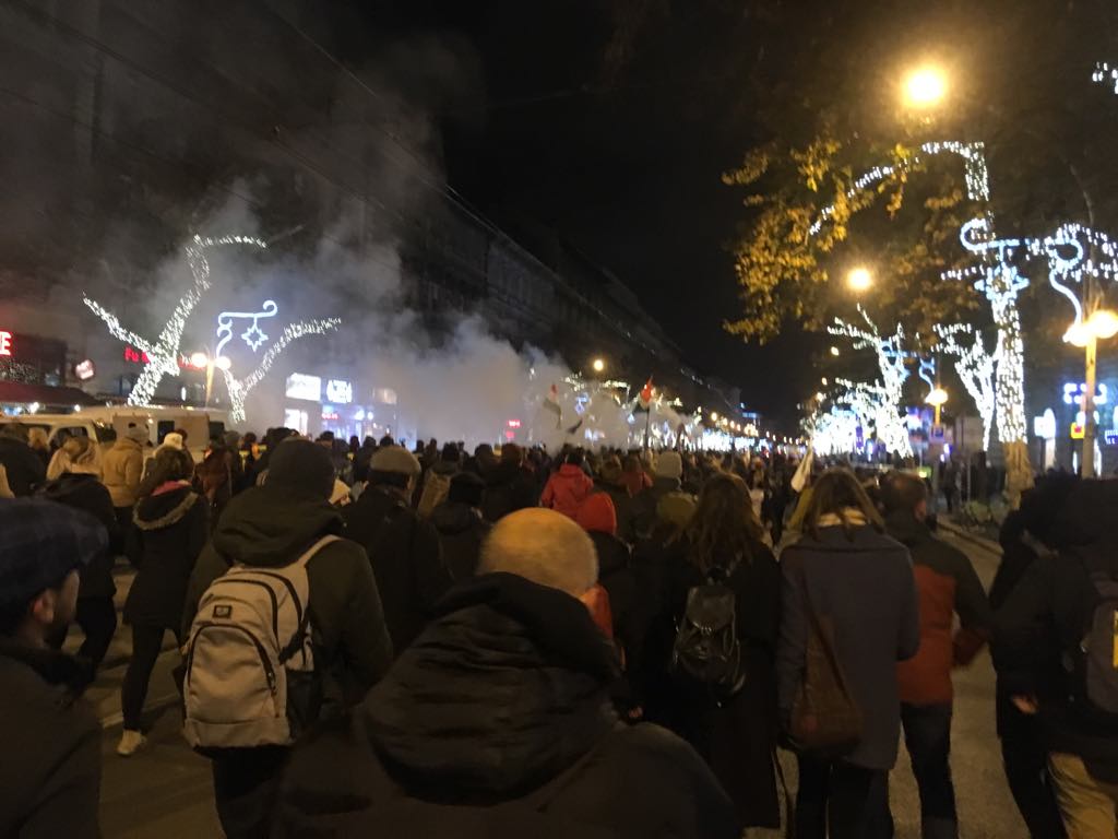 FOTO | Proteste la Budapesta, după ce Parlamentul Ungariei a adoptat "Legea Sclaviei"