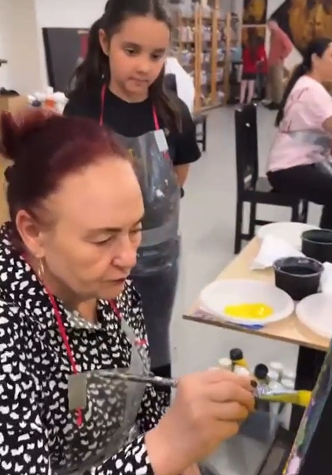 Ce s-a întâmplat după ce Andra a intrat într-un atelier de pictură. Mama lui Cătălin Măruță s-a implicat