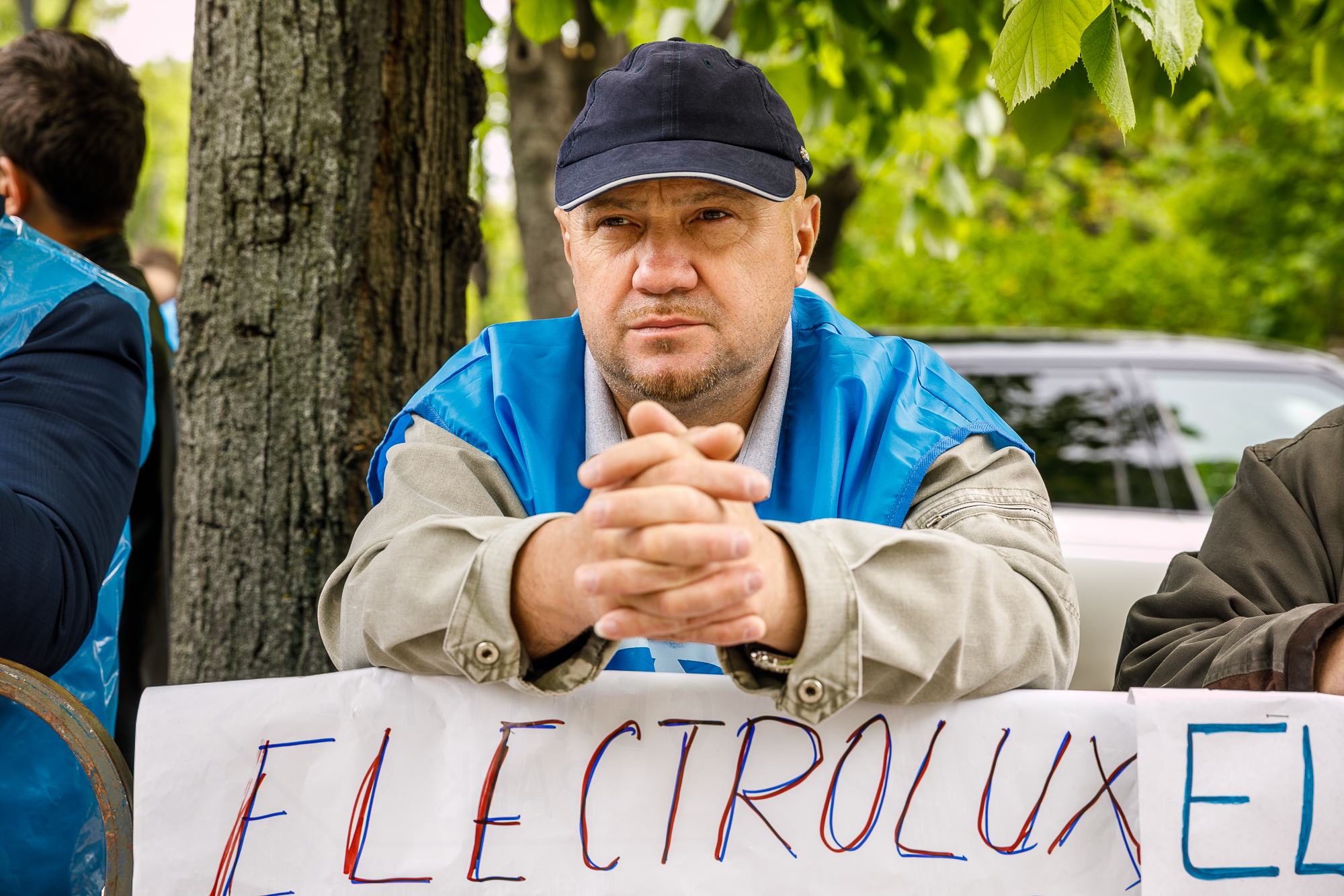 FOTOREPORTAJ | Portret de țară. Oamenii care au bătut țara pentru 2 lei pe oră în plus la salariu, în 20 de imagini. „Vestele albastre” de la Satu Mare au venit la București!