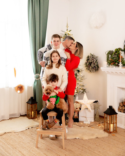 Ela Crăciun, ședință foto alături de întreaga familie, înainte de Crăciun. „Este un cadou pe care mi-l fac singură”