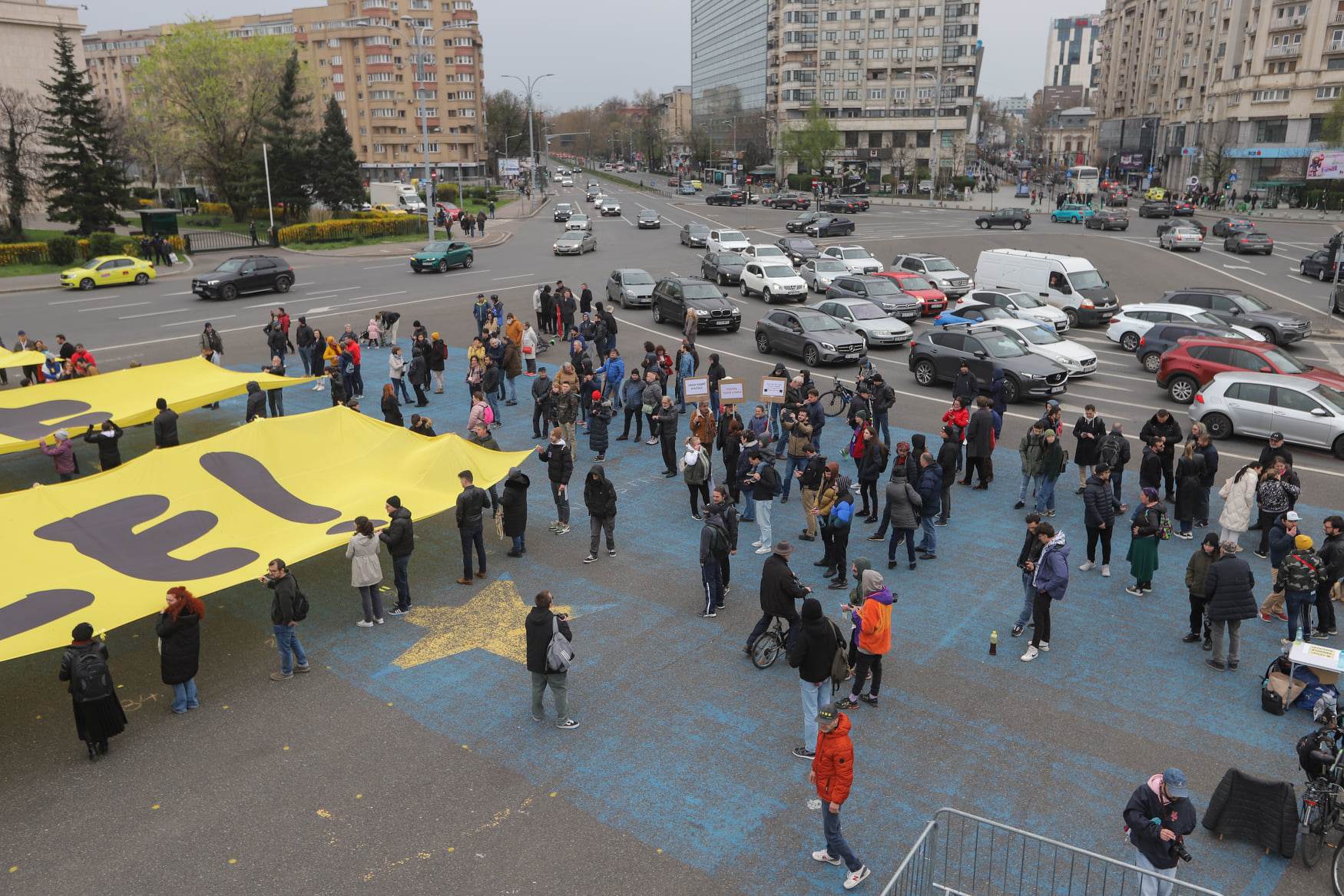 Protest în Piaţa Victoriei: „Tăiaţi pensiile speciale"
