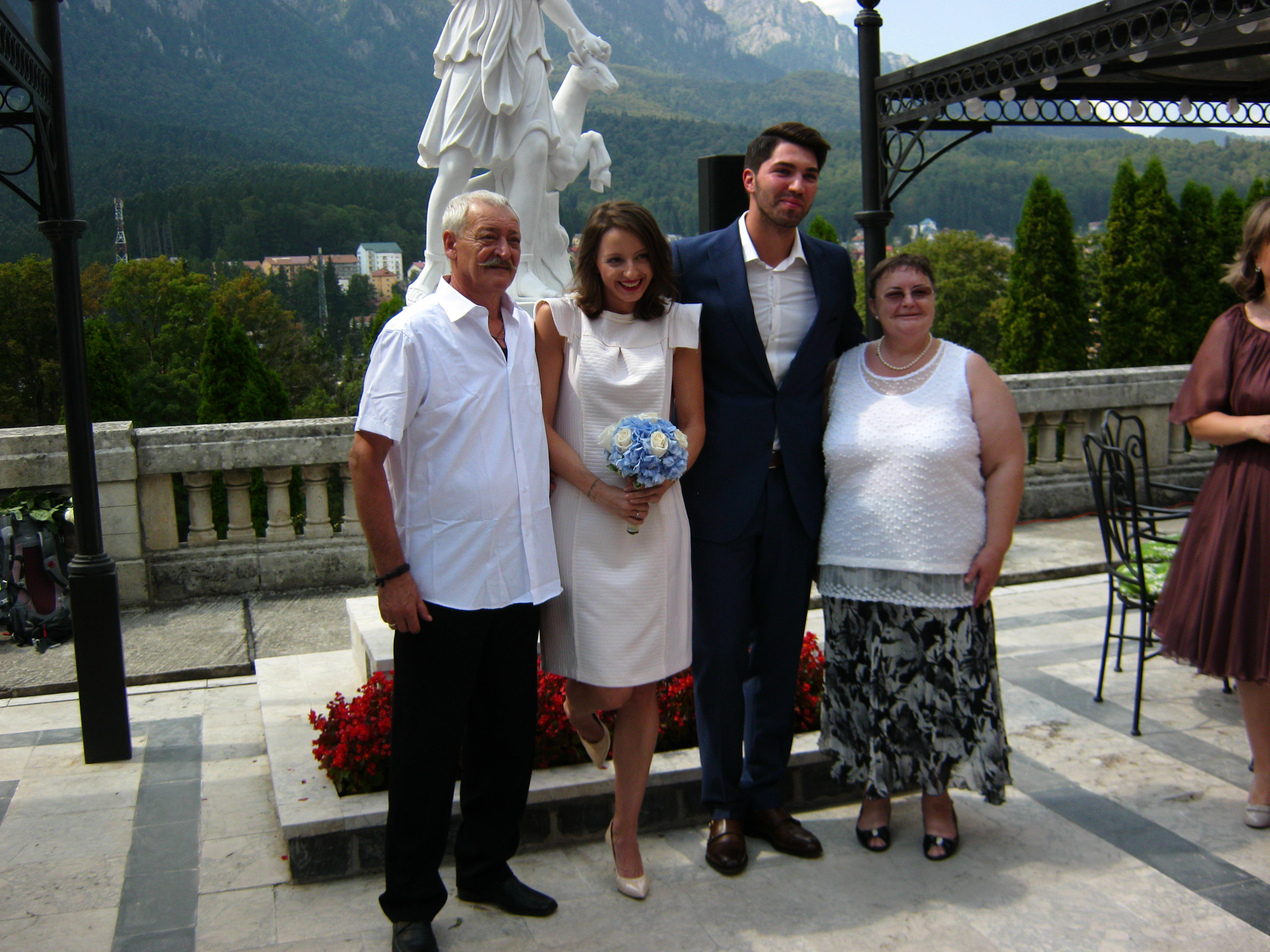 Spadasina Ana Maria Brânză s-a căsătorit la Castelul Cantacuzino cu poloistul Pavel Popescu. Meciul vieții! ”Am cel mai frumos inel din lume!”