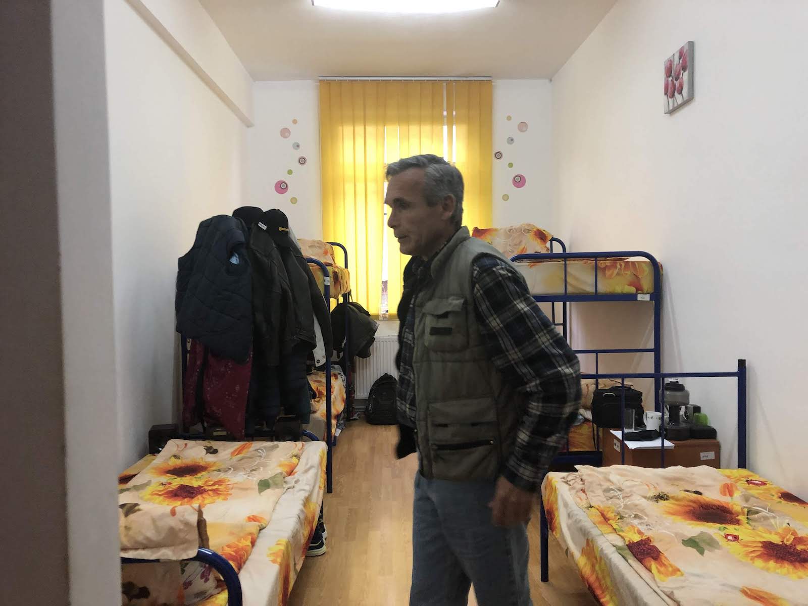 FOTO/ Petrece sărbătorile într-un centru social. Campionul la atletism Gheorghe Frecățeanu a pierdut tot