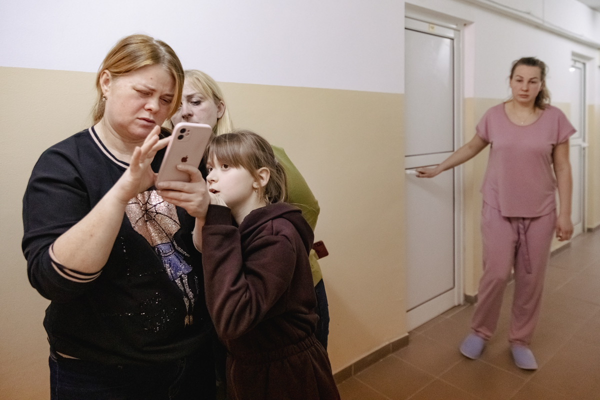„Când ai avut totul, iar acum nu mai ai nimic”. Refugiații ucraineni ajunși într-un loc legendar în București: căminele studențești din Grozăvești