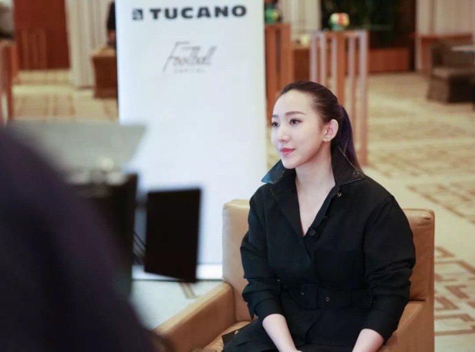 Cu cine negociază Dan Petrescu. Echipa chineză Guizhou Hengfeng este condusă de o femeie sexy de 28 de ani | GALERIE FOTO