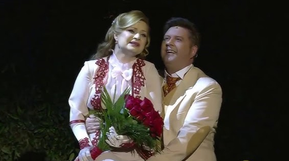 „Ma fájóan nagy a csend” – Tegnap előadása lett volna feleségével az Operettszínház váratlanul elhunyt sztárjának: szívfacsaró sorokkal búcsúzott a kollégája