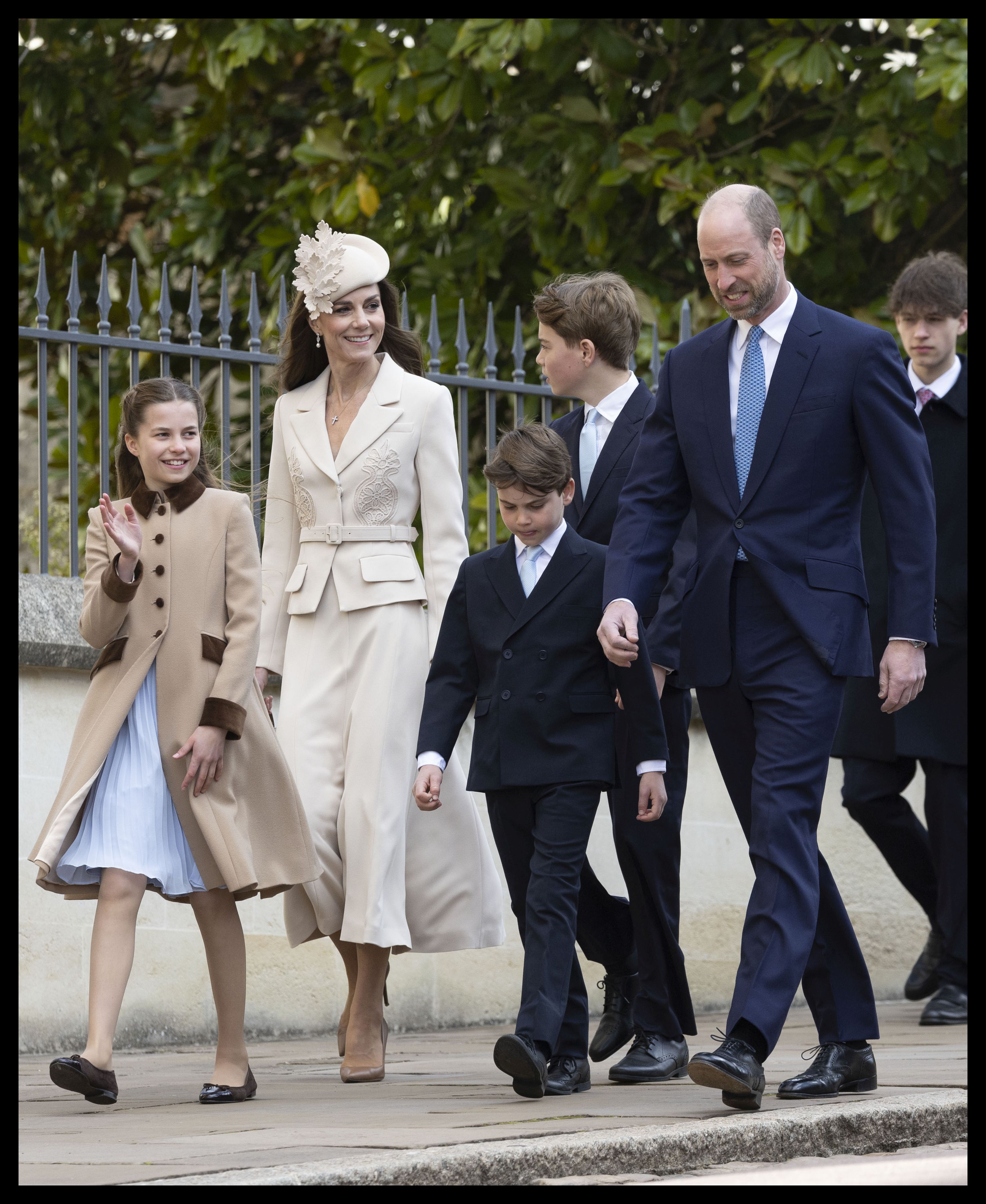 Prințul Louis a împlinit 8 ani. Portret adorabil din vacanța de familie, publicat de Kate Middleton și prințul William