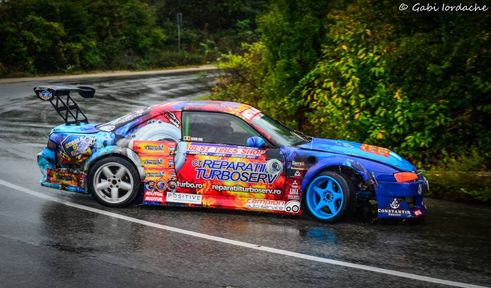 Absolvent de Drept, agent de vânzări, din participant la curse de noapte ilegale ajuns campion național de drift. Traseul fabulos al lui Sorin Ene / VIDEO