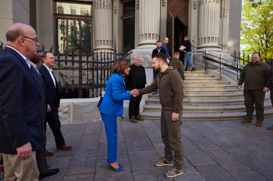 Președinta Camerei Reprezentanților din SUA, Nancy Pelosi, vizită neanunțată la Kiev: „America este ferm alături de Ucraina”