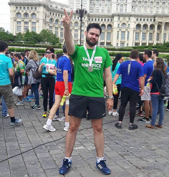 VIDEO / Sezonul și maratonul. Bogdan Nicolai, scenaristul de la Vocea României, aleargă ca să fie un om mai bun