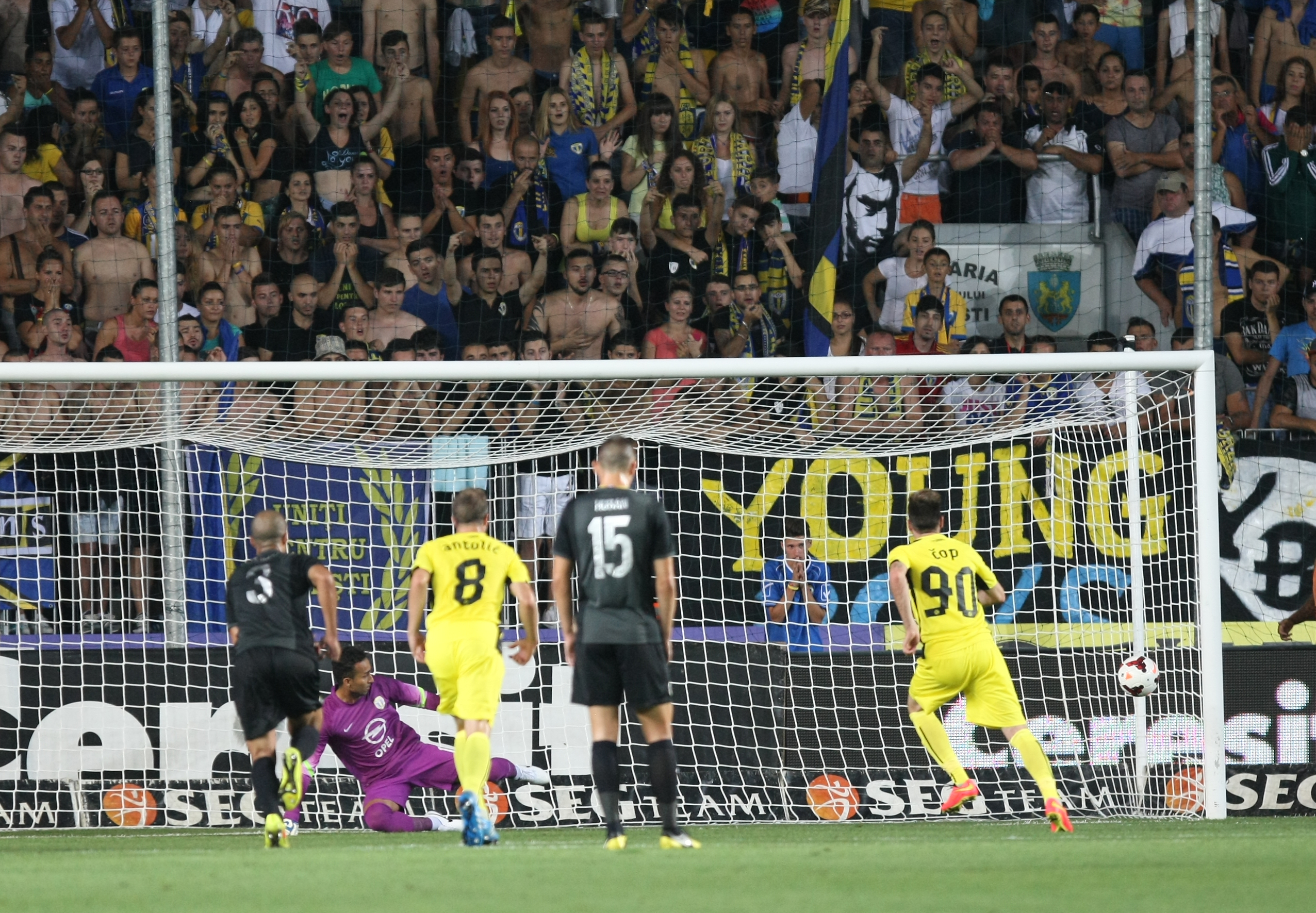 VIDEO/ LIGA EUROPA, play-off: Petrolul - Dinamo Zagreb 1-3. N-au fost "lupi"!