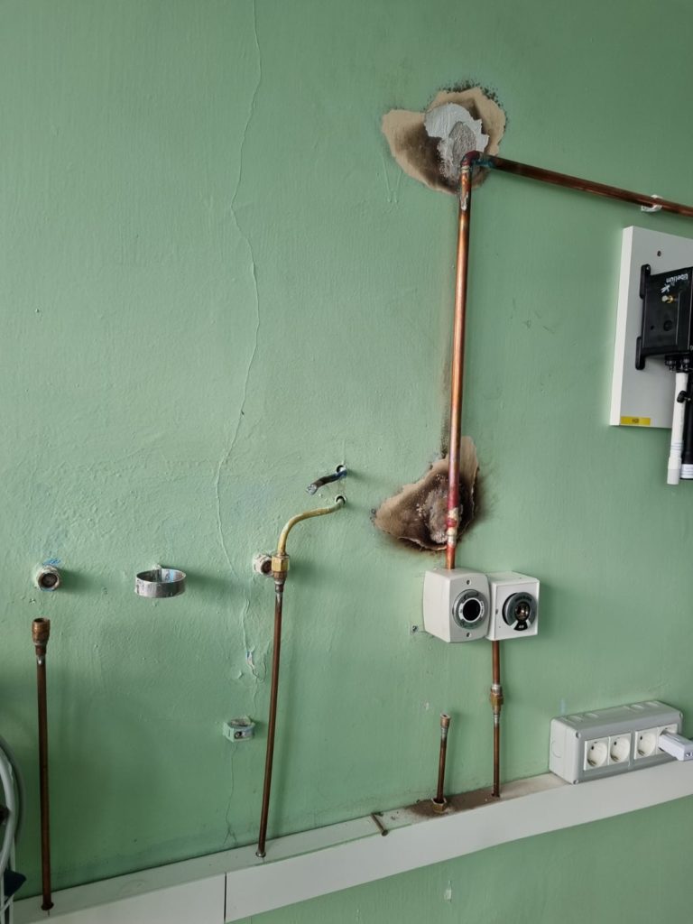 Noi probleme la Spitalul Județean Reșița: Concentrația de oxigen de la ATI COVID ar fi depășit limita admisă, iar pacienții au fost evacuați de urgență