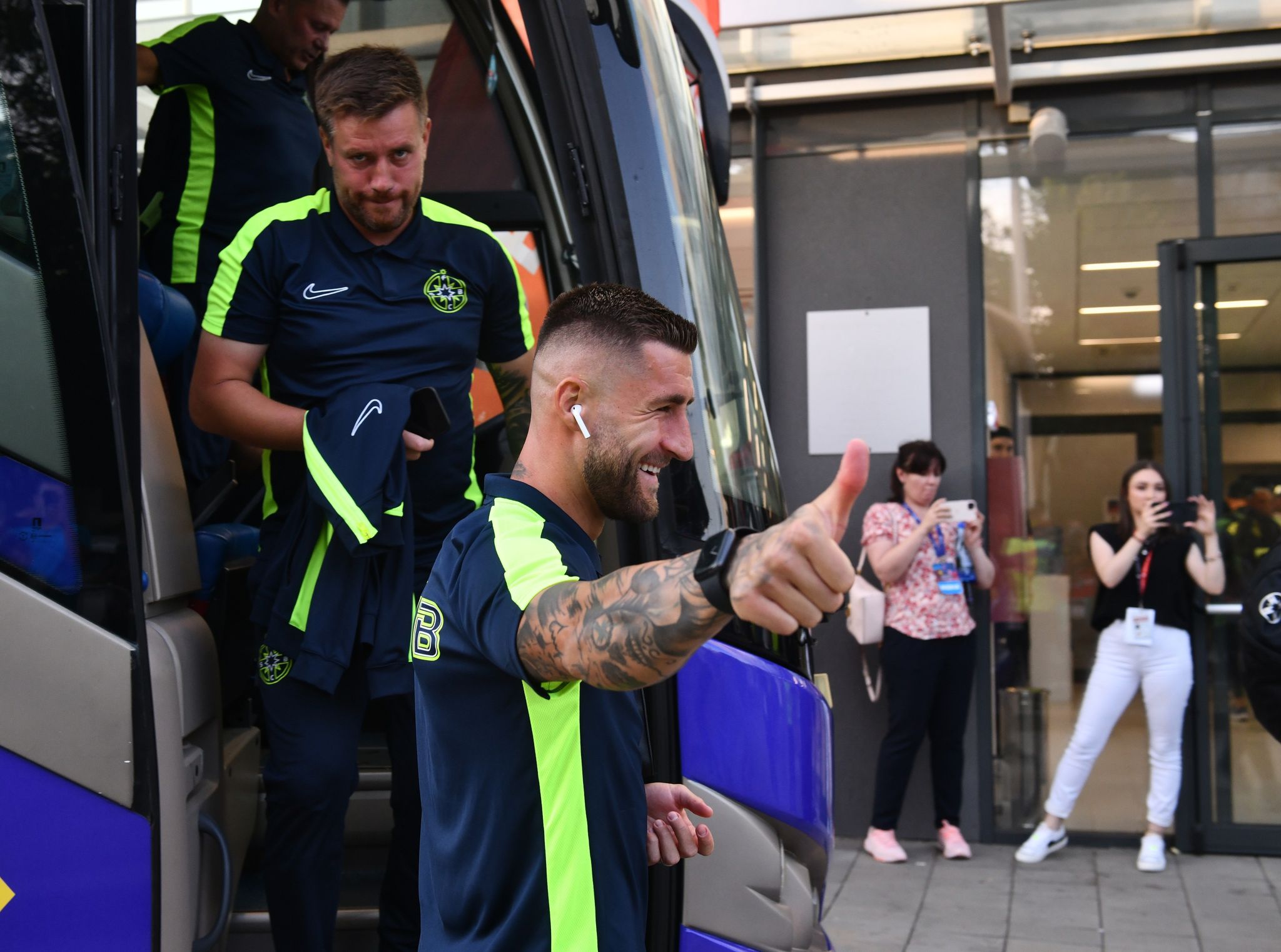 FCSB a învins Dinamo, în Derby de România. Au înscris vedetele Coman și Olaru, portughezul Gregorio a redus din handicap