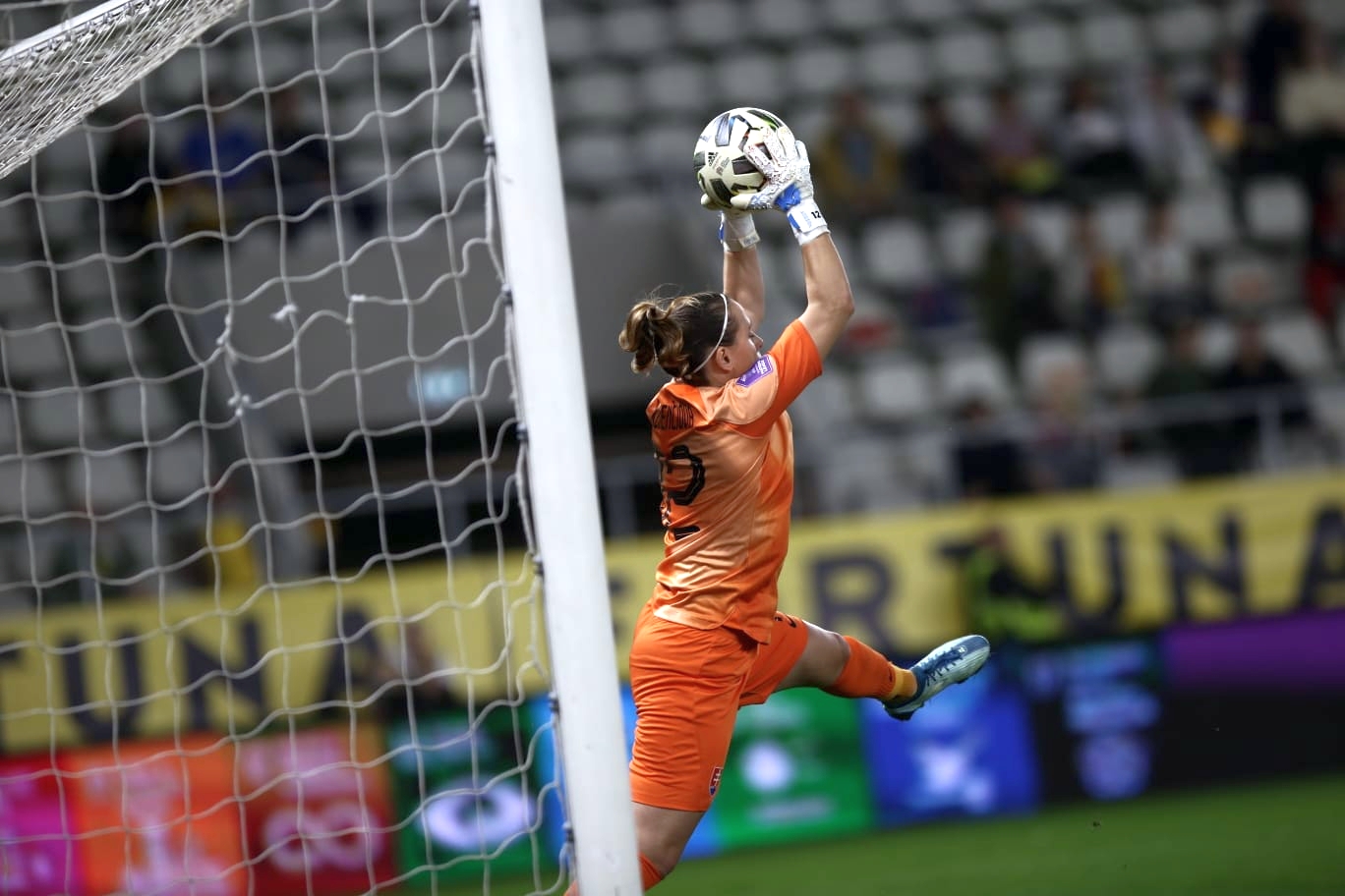 Naționala feminină a României de fotbal, remiză cu Slovacia. Bara ne-a salvat de la a treia înfrângere din grupă
