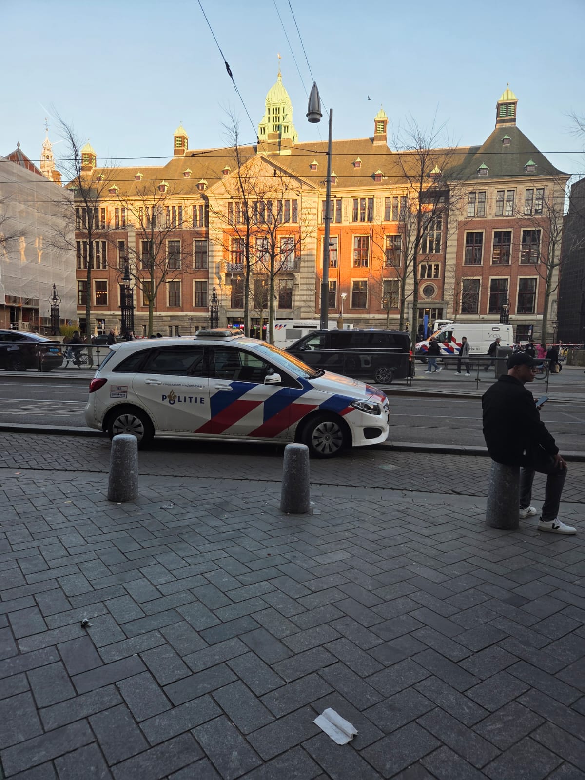 Atac cu cuțitul în Amsterdam: Cinci oameni au fost răniți, iar suspectul a fost arestat