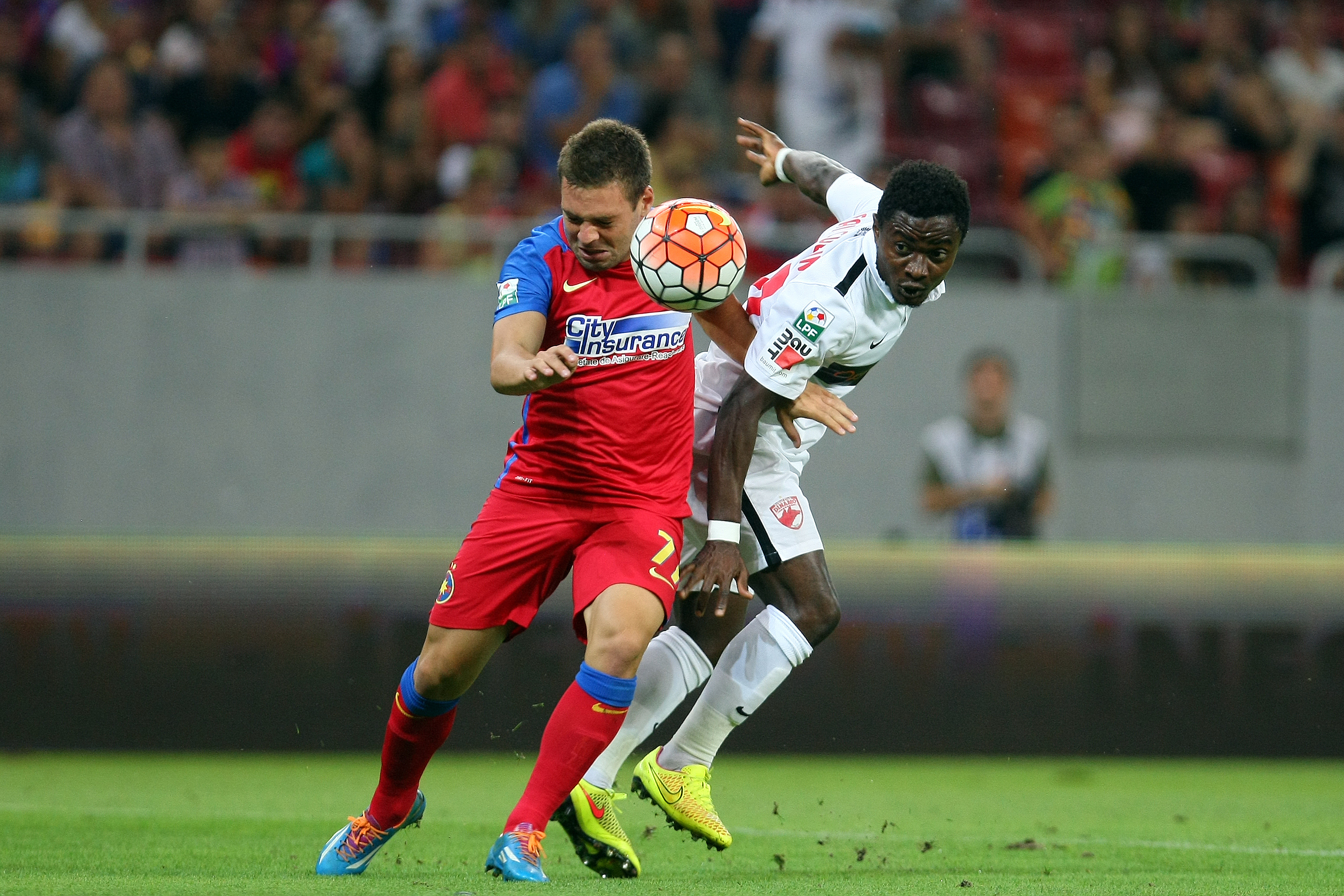 STEAUA - DINAMO 0-0. Derby bun, intens, dar nul! Meciul a început cu o reclamă la unguente contra reumatismului!