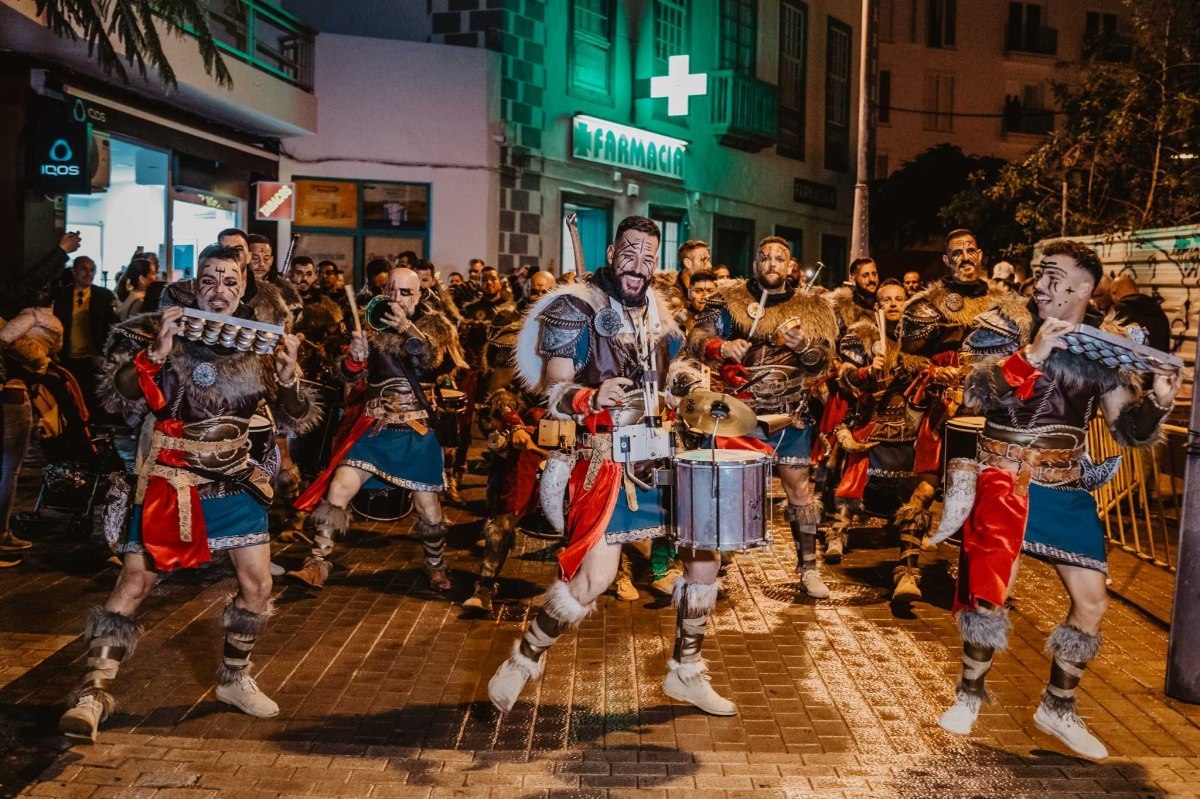 Recomandare de weekend: Festivalul de Teatru de Stradă din București. Râul Dâmbovița, scenă pentru „două spectacole nocturne pe apă”