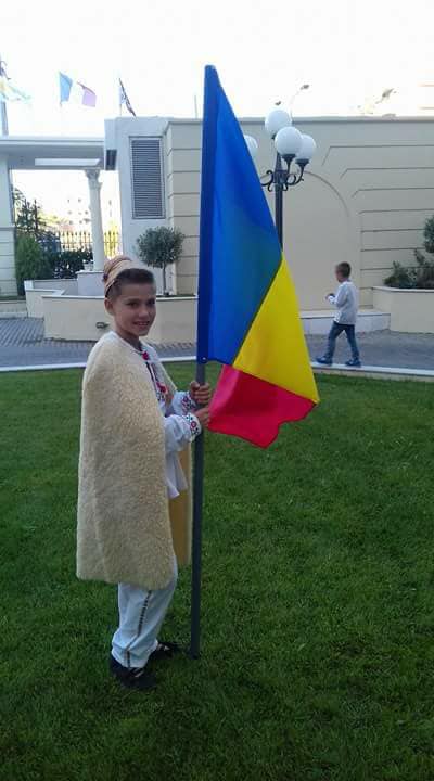 REPORTAJ/ A fascinat o lume întreagă cu ochii lui albaștri. Mario Busuioc, cel mai frumos băiețel al planetei, se visează chirurg, inginer sau navigator. FOTO