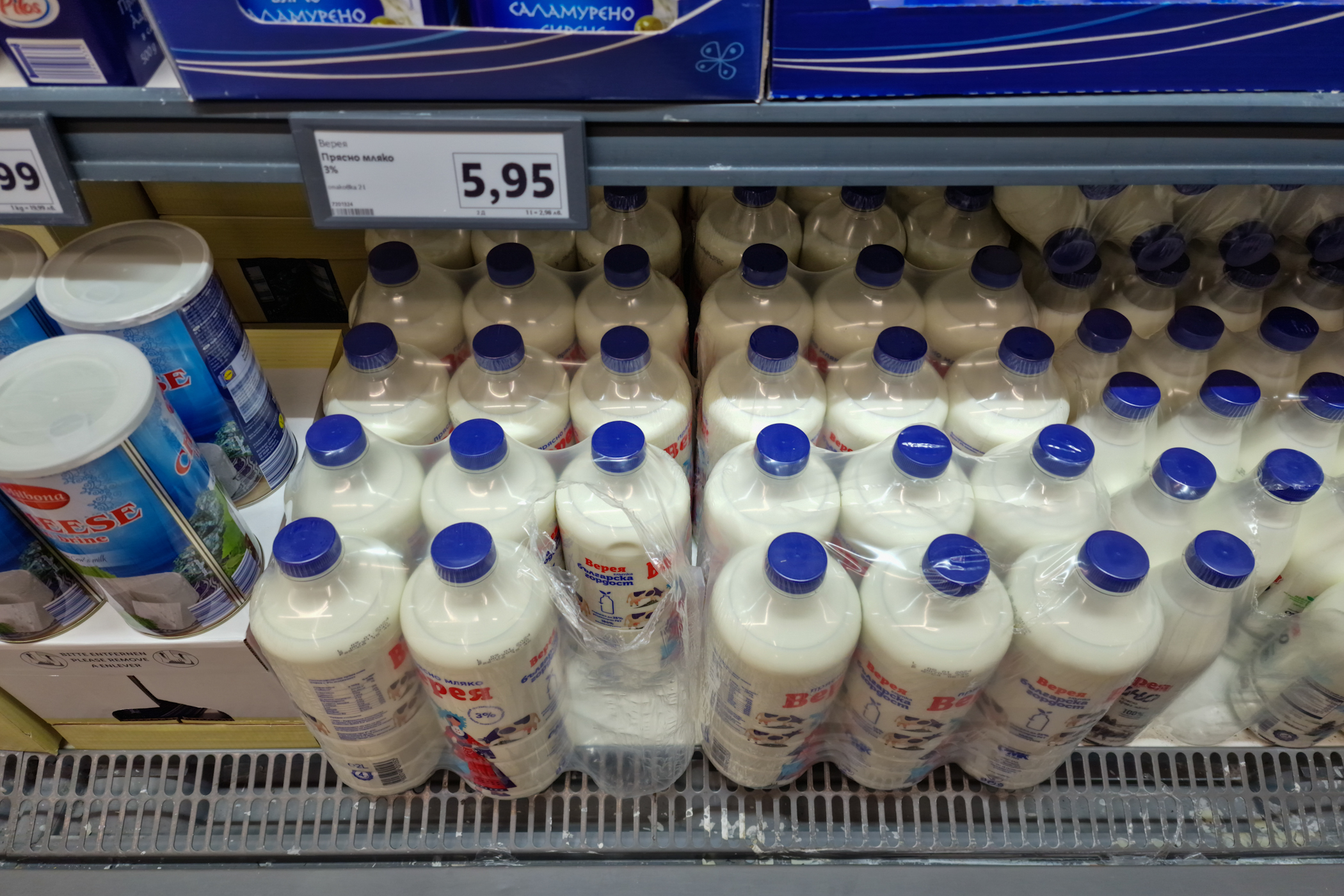 PODUL PRIETENIEI ALIMENTARE înainte de Crăciun și Revelion. Am comparat prețurile din Bulgaria cu cele din România. Mai e o afacere să mergi la vecini pentru cumpărături?