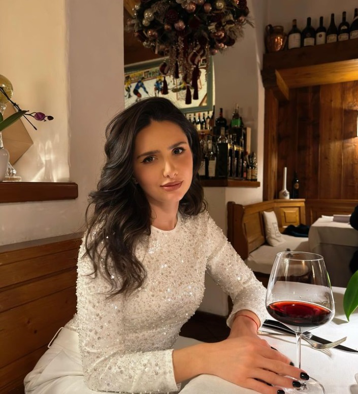 Cine e soția lui Răzvan Marin. Crina are o carieră de succes în stomatologie și e și mama unei fetițe