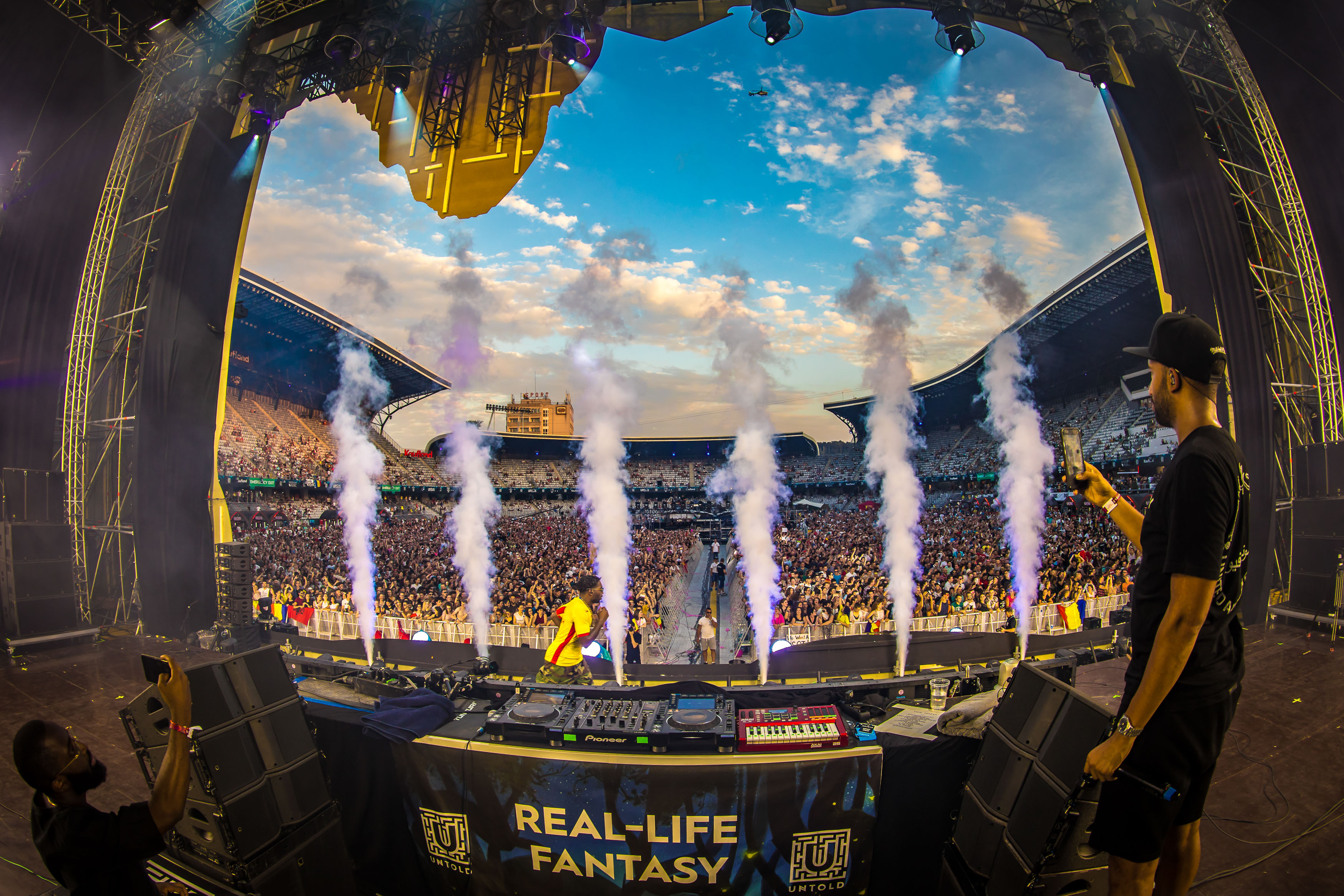 A treia zi la Untold 2017. Armin van Buuren a mixat până când a rămas fără curent