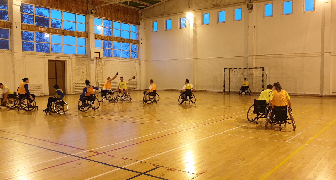 Prima echipă de handbal în scaun rulant din România, la Brașov. ”Singura dizabilitate în viaţă este o atitudine greşită”