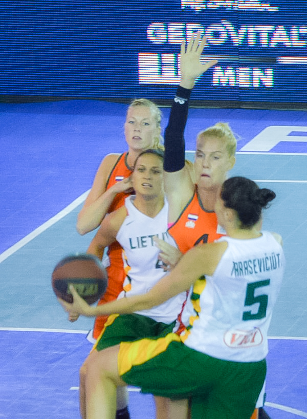 GALERIE FOTO & VIDEO / România joacă astăzi în semifinalele CE de baschet 3x3