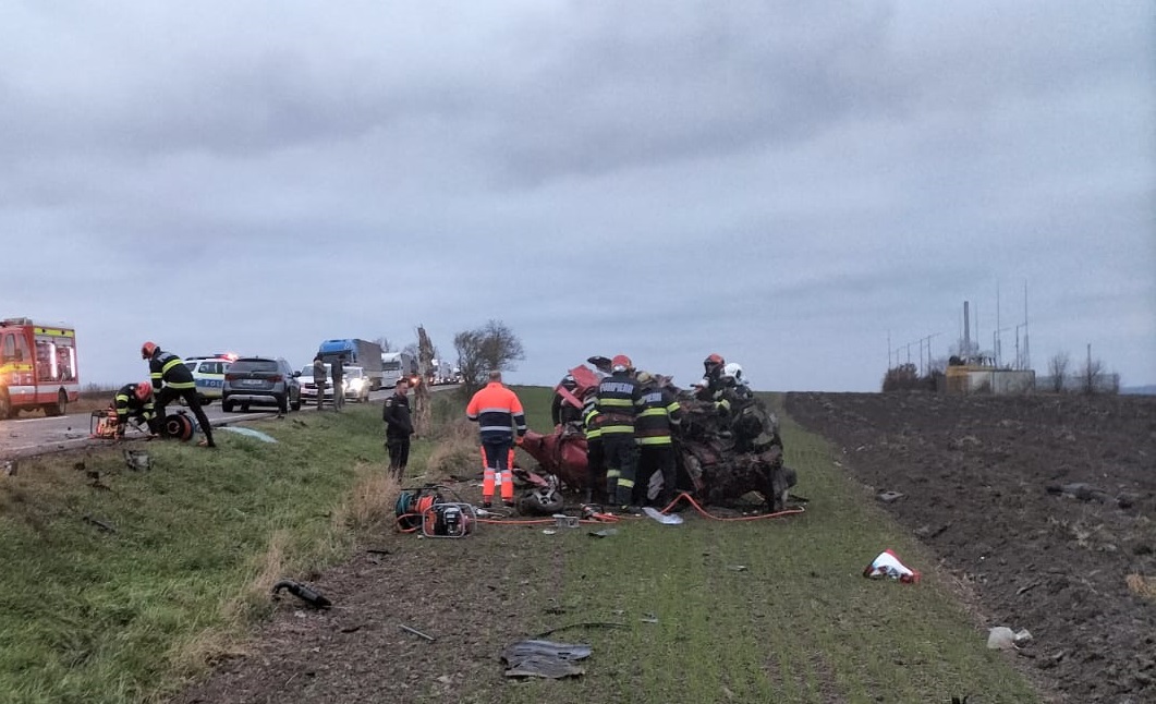 Cezar, pompierul care a plâns cu copilul de 3 ani mort în brațe, după accidentul de la Suceava: „A plecat cu tot cu o mie de visuri”