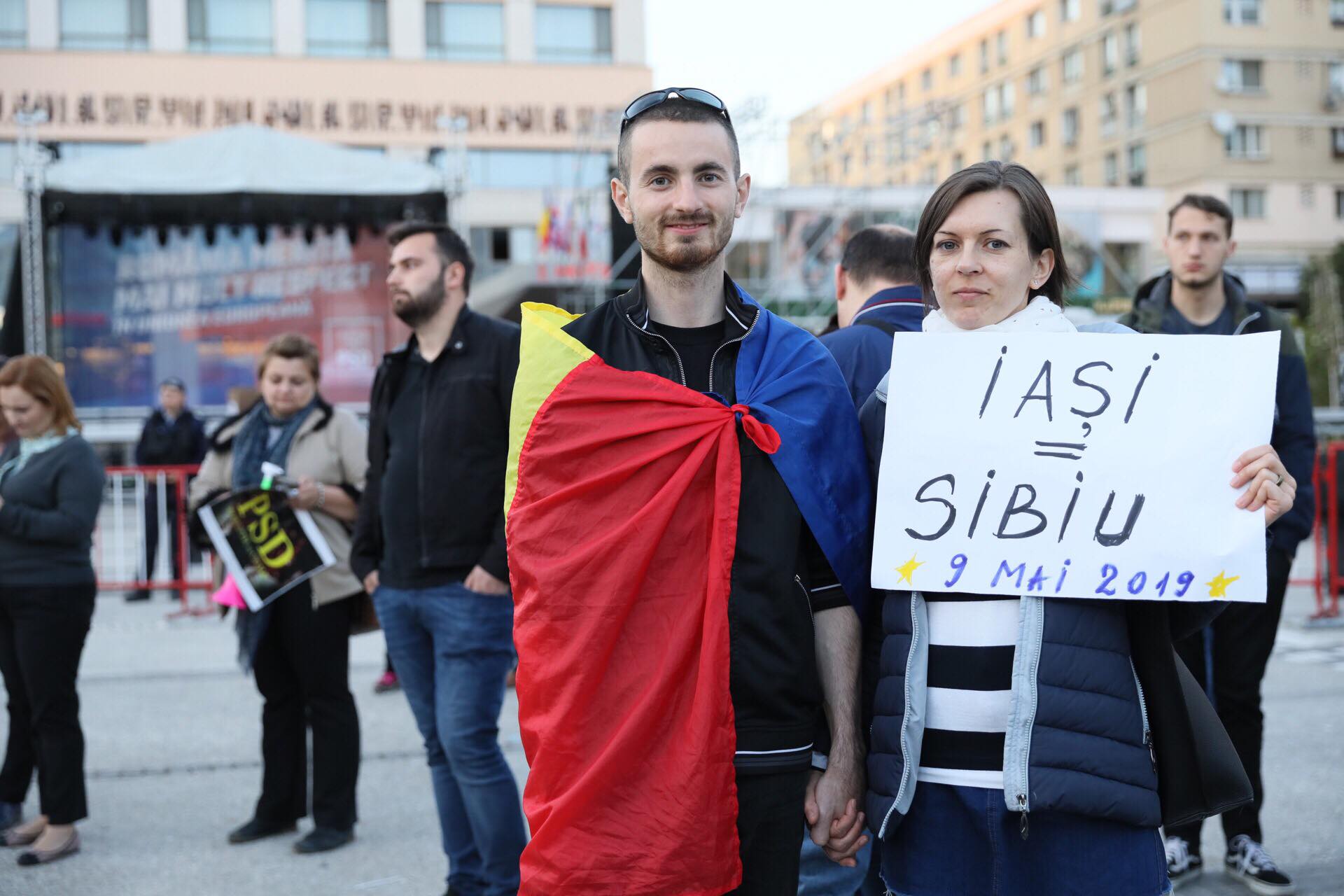 GALERIE FOTO | Mitingul de la Iași în imagini. Cum s-au comportat, joi, cele două tabere pro și anti PSD