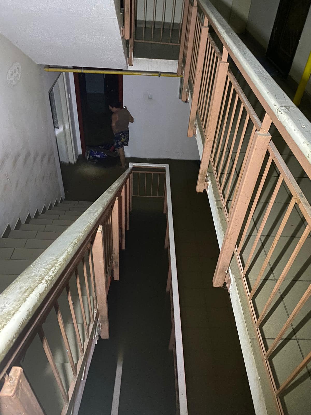 Urmările ploilor puternice de pe litoral. La Mangalia au căzut 200 l/mp. Maşini luate de apă, inundaţii în mai multe staţiuni: dezastru la Venus şi Vama Veche | FOTO