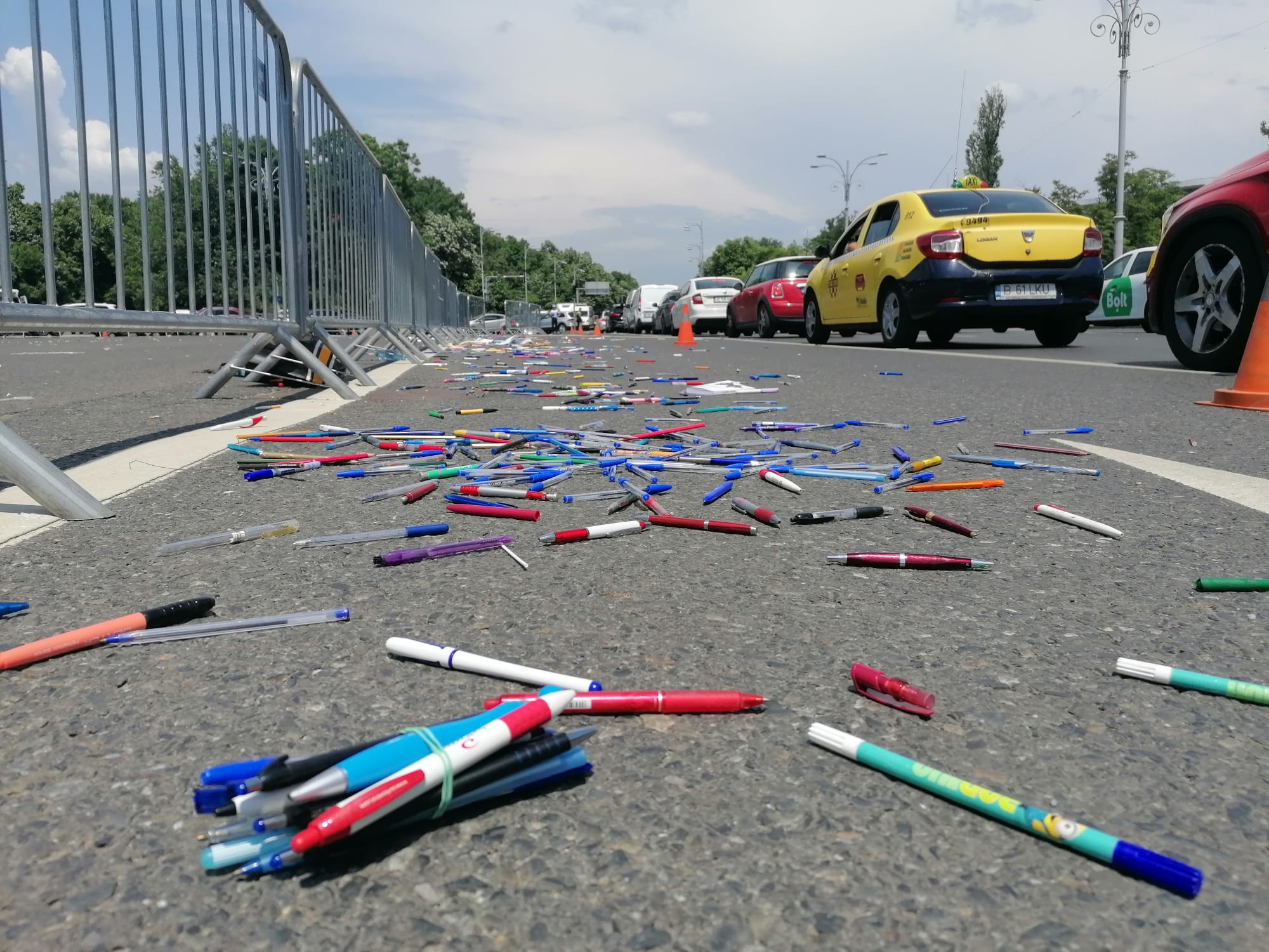 „Nu se poate România educată, cu salarii de altădată”. Mii de cadre didactice au protestat în stradă, în a patra zi de grevă
