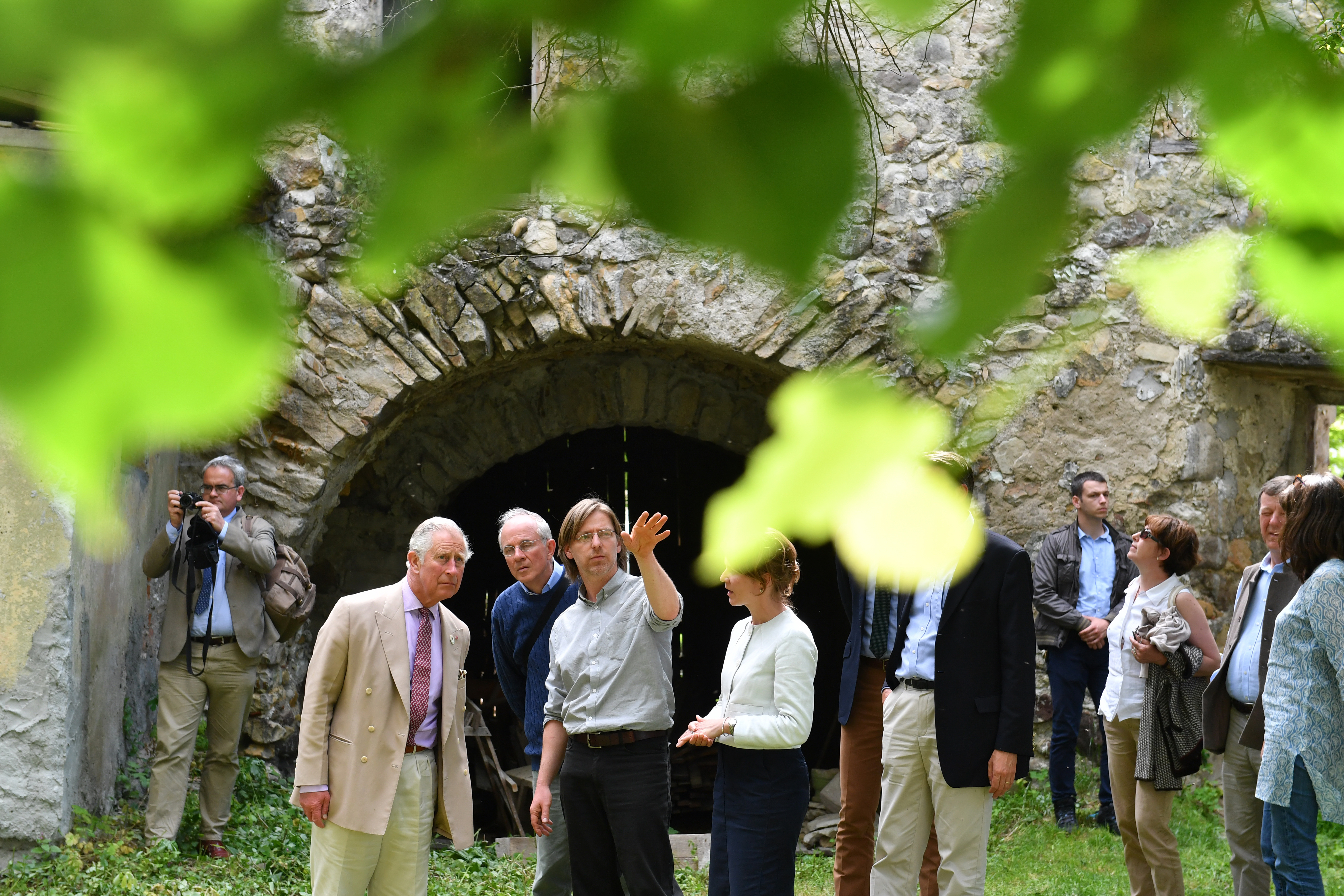 UPDATE: Prințul Charles a vizitat trei biserici medievale abandonate din Transilvania / FOTO&VIDEO