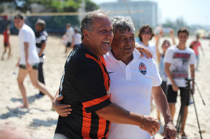 Lucescu, ÎN CHILOȚI, la plajă! Întâlnire cu un campion mondial / FOTO&VIDEO