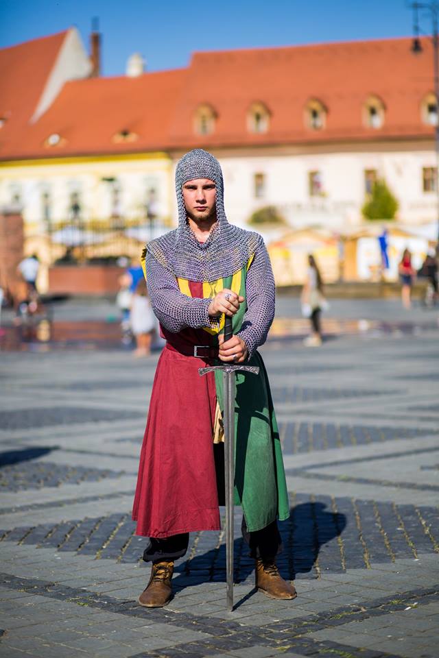 Atmosferă de poveste la Festivalul Medieval din Sibiu 2017. Cavaleri, domnițe și rock medieval în Piața Mare