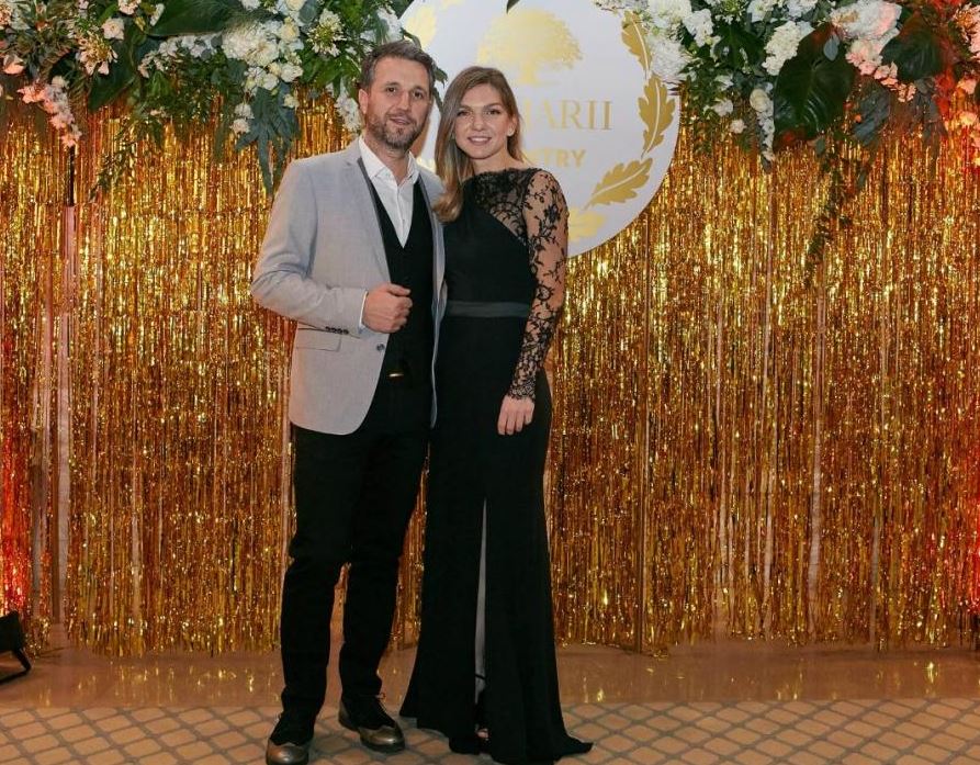 FOTO| Simona Halep a făcut senzație la aniversarea clubului lui Țiriac. A purtat o rochie superbă