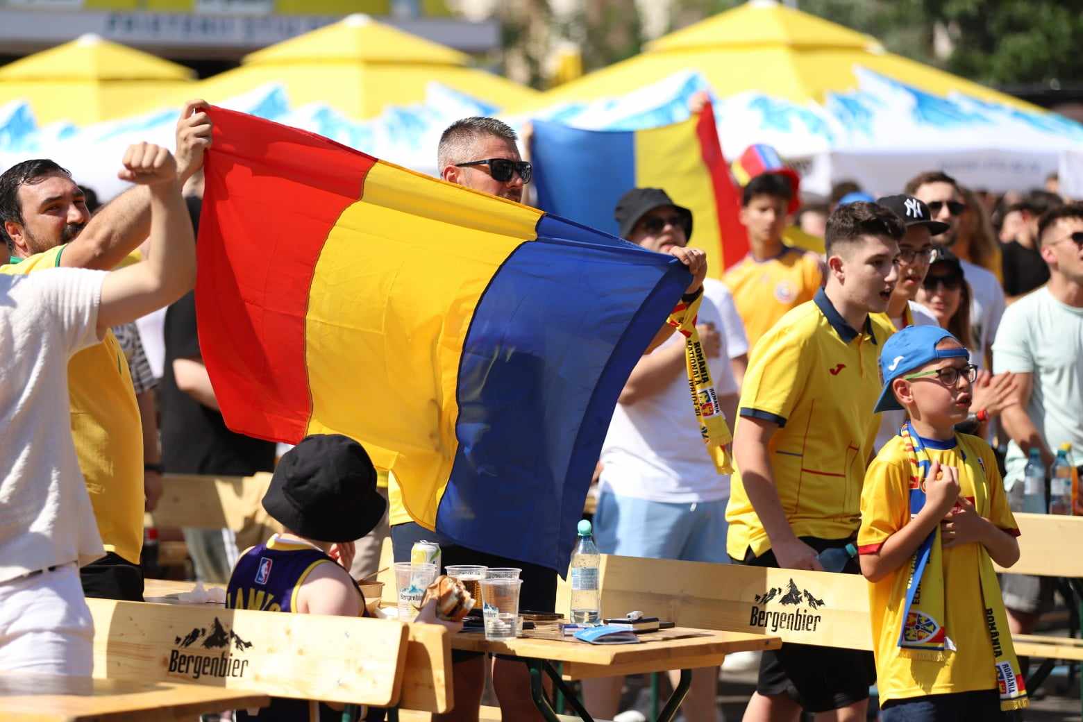 Bucurie de nedescris pe străzile din București, după victoria României în meciul cu Ucraina de la EURO 2024