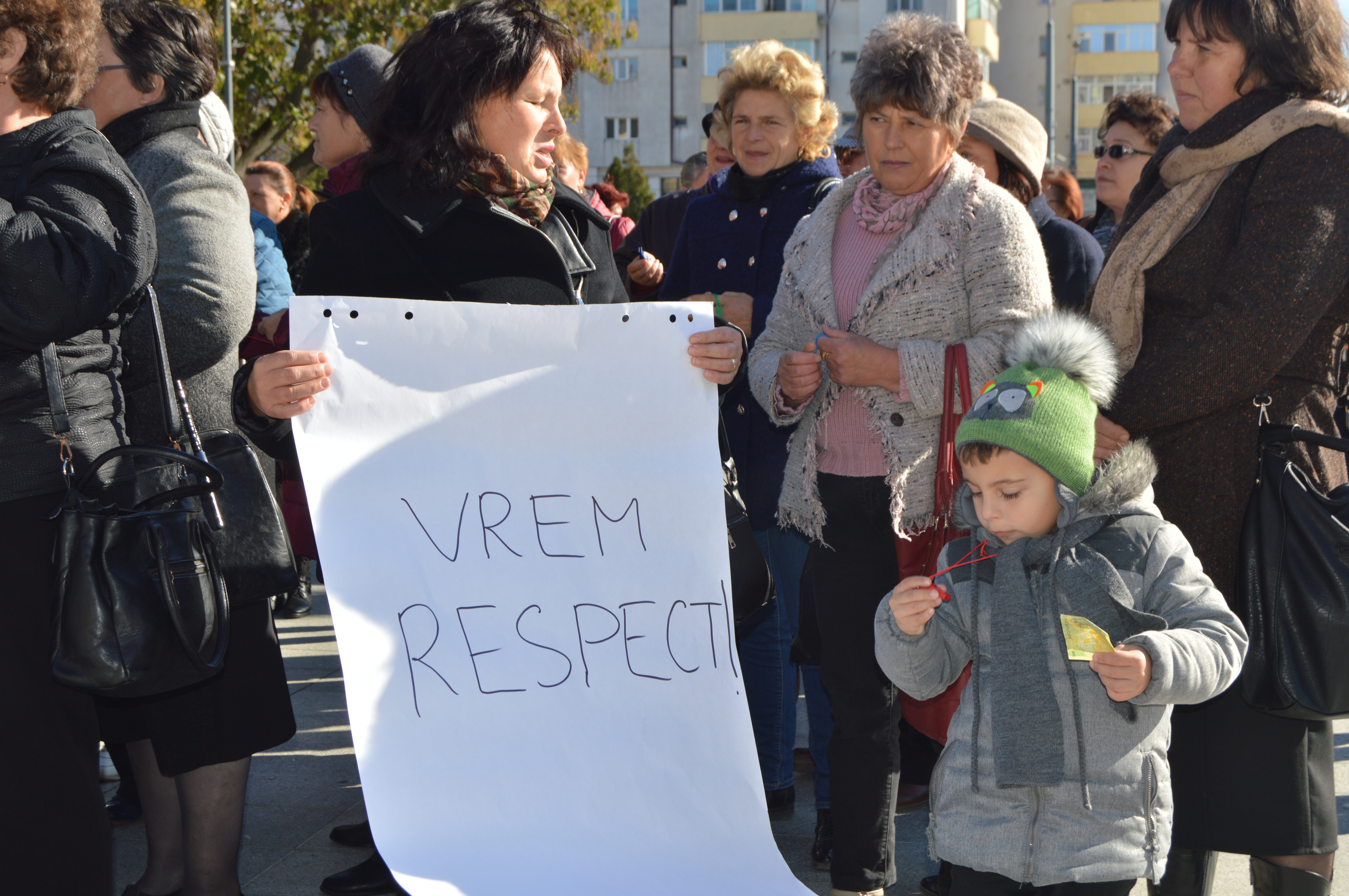 Copil aflat în plasament, dus la un miting în Vaslui pentru drepturi salariale. Asistentul maternal este acum anchetat| GALERIE FOTO