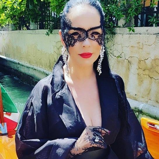Andreea Marin, misterioasă la Veneția. Apariție uluitoare a divei | FOTO