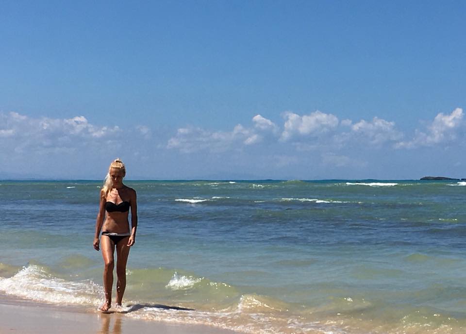 Cum s-a distrat Cosmin Cernat în Republica Dominicană. Ce bine arată soția lui în costum de baie | FOTO